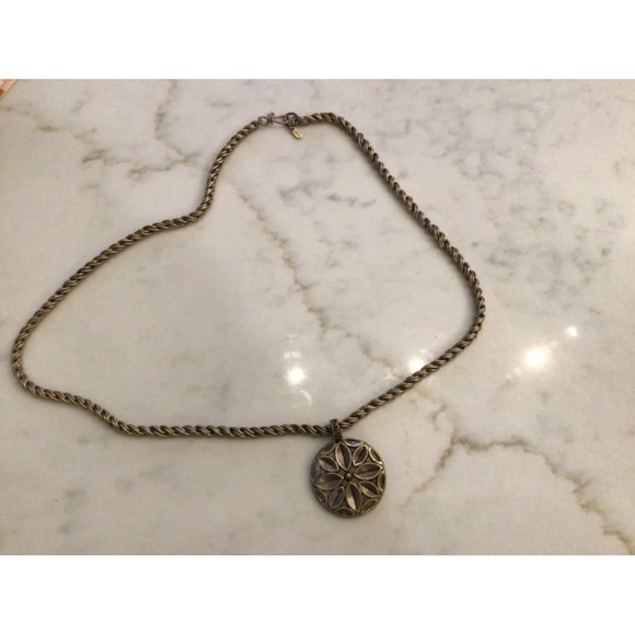 Vintage MONET Large Textured Filigree Gold Tone Flower Pendant Rope Necklace - Picture 4 of 7